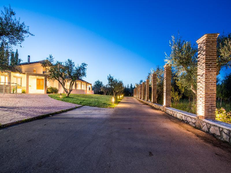 Astarte Villas - Istar Villa With Tennis Court Makhairádhon Exterior foto
