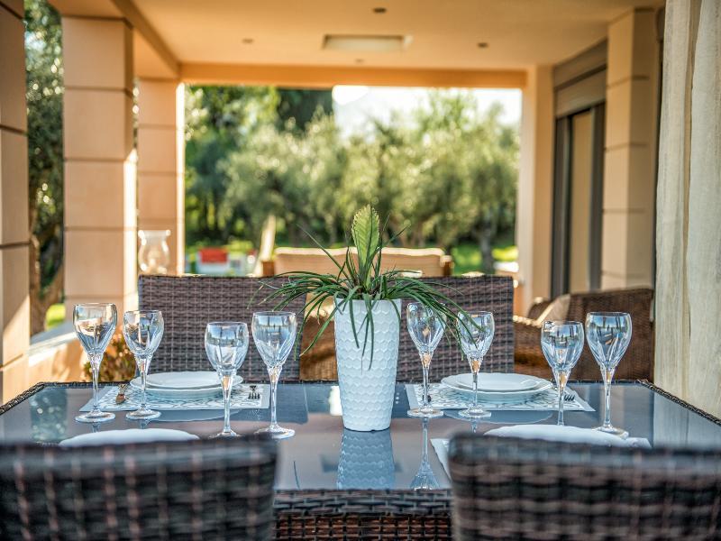 Astarte Villas - Istar Villa With Tennis Court Makhairádhon Exterior foto